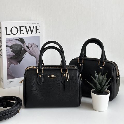 JuzBeauty-JuzBeautyMalaysia-JuzPretty-Authentic-Kbeauty-Malaysia-Skin-Care-Cosmetics-Jbeauty-Health-Care-korean-streetwear-COACH CH157 Mini Rowan Crossbody In Black 枕头包4