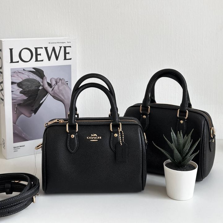 JuzBeauty-JuzBeautyMalaysia-JuzPretty-Authentic-Kbeauty-Malaysia-Skin-Care-Cosmetics-Jbeauty-Health-Care-korean-streetwear-COACH CH157 Mini Rowan Crossbody In Black 枕头包4