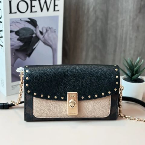 JuzBeauty_JuzBeautyMalaysia_JuzPretty_Authentic_Kbeauty_Malaysia_Skin_Care_Cosmetics_Jbeauty_Health_Care_korean_streetwear_US_COACH C1723 Lane Crossbody In Signature Canvas With Rivets 链条包1