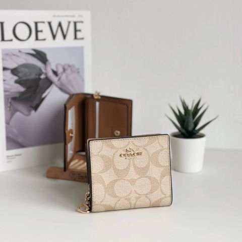JuzBeauty_JuzBeautyMalaysia_JuzPretty_Authentic_Kbeauty_Malaysia_Skin_Care_Cosmetics_Jbeauty_Health_Care_korean_streetwear_US_Luxury_COACH C3309 Snap Wallet In Signature Canvas Light Khaki Saddle 钱包4