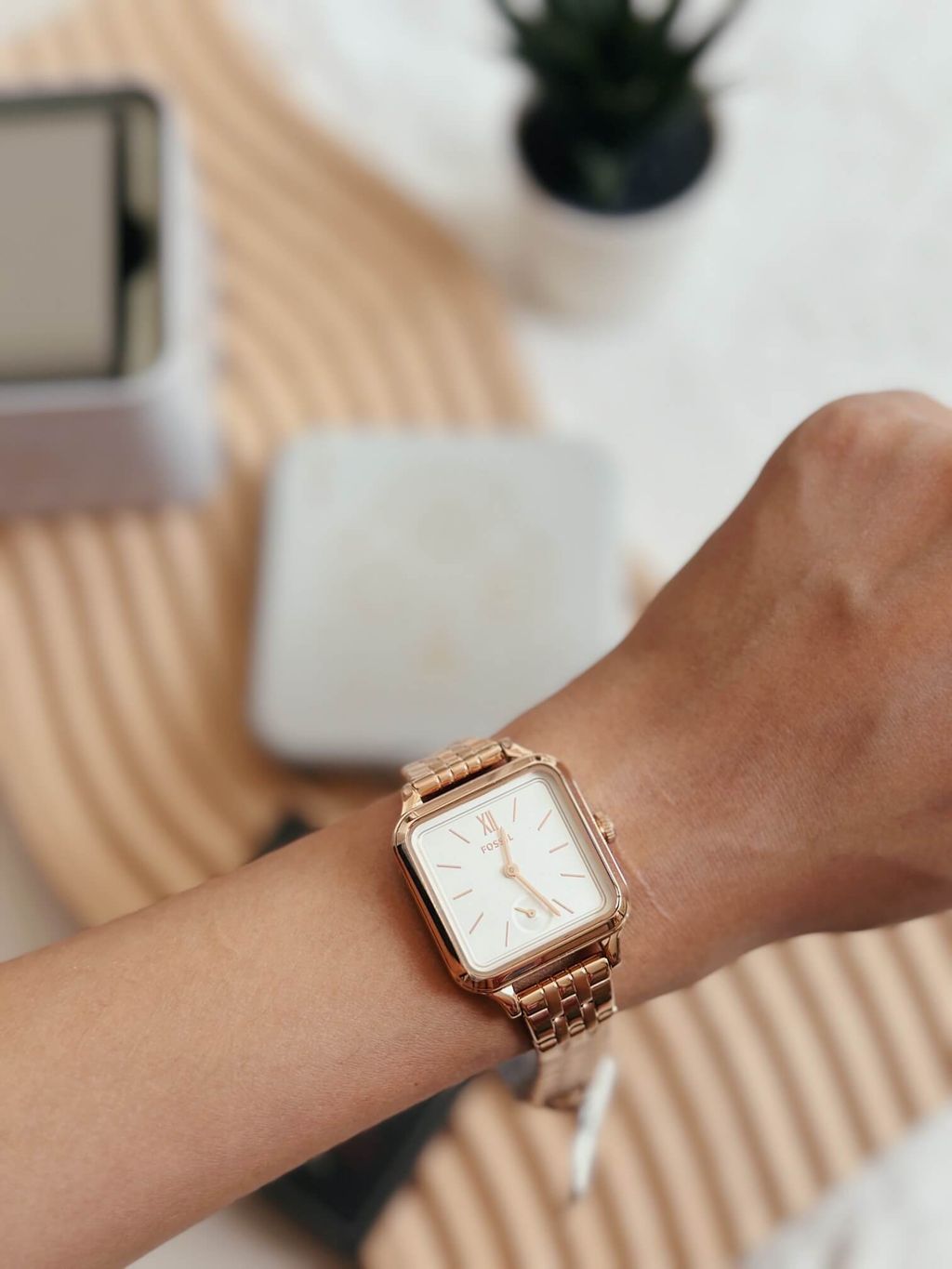 JuzBeauty_JuzBeautyMalaysia_JuzPretty_Authentic_Kbeauty_Malaysia_Skin_Care_Cosmetics_Jbeauty_Health_Care_korean_streetwear_US_Luxury_FOSSIL BQ3831 Colleen Three-Hand Rose Gold-Tone Stainless Steel Watch 女士手表2.jpg