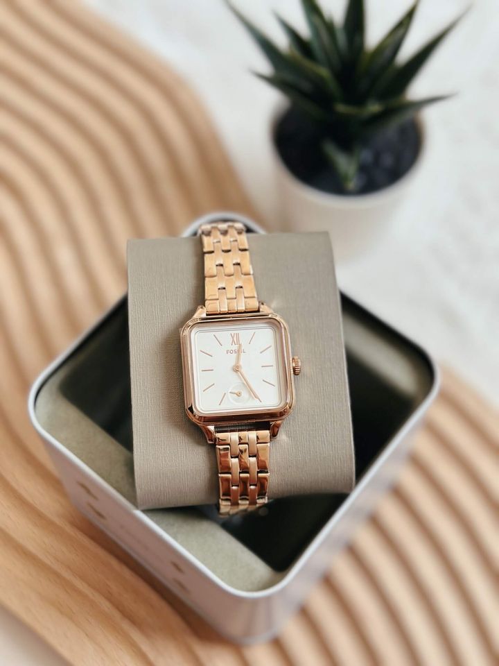 JuzBeauty_JuzBeautyMalaysia_JuzPretty_Authentic_Kbeauty_Malaysia_Skin_Care_Cosmetics_Jbeauty_Health_Care_korean_streetwear_US_Luxury_FOSSIL BQ3831 Colleen Three-Hand Rose Gold-Tone Stainless Steel Watch 女士手表3.jpg