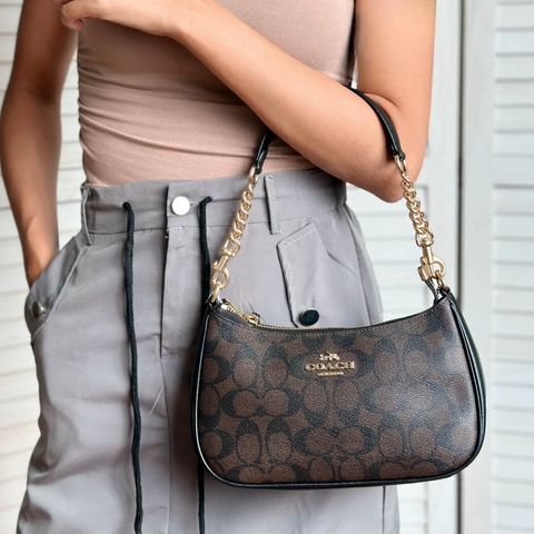 JuzBeauty_JuzBeautyMalaysia_JuzPretty_Authentic_Kbeauty_Malaysia_Skin_Care_Cosmetics_Jbeauty_Health_Care_korean_streetwear_US_Luxury_COACH CA548 Teri Shoulder Bag In Signature Canvas In Brown Black 腋下包2
