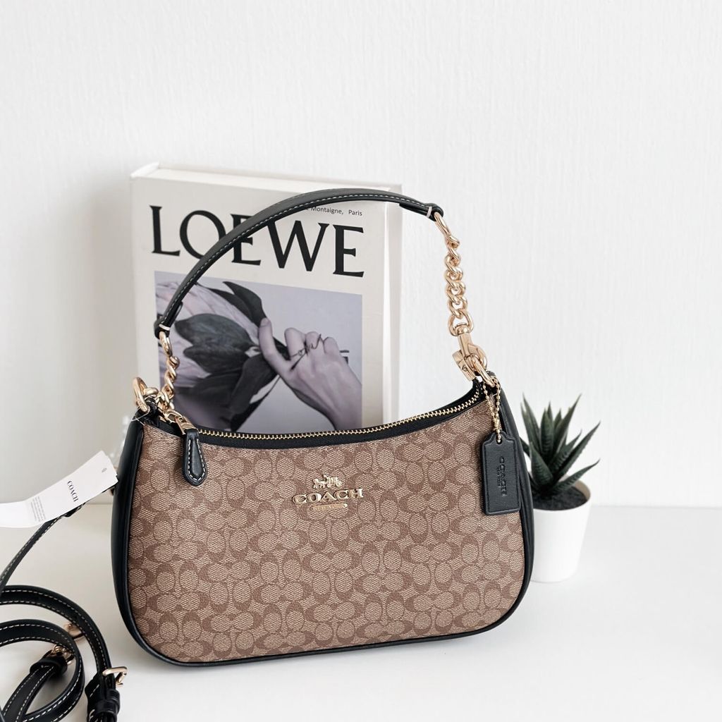 JuzBeauty_JuzBeautyMalaysia_JuzPretty_Authentic_Kbeauty_Malaysia_Skin_Care_Cosmetics_Jbeauty_Health_Care_korean_streetwear_US_Luxury_COACH CJ941 Teri Shoulder Bag In Signature Canvas In Khaki Black 腋下包1