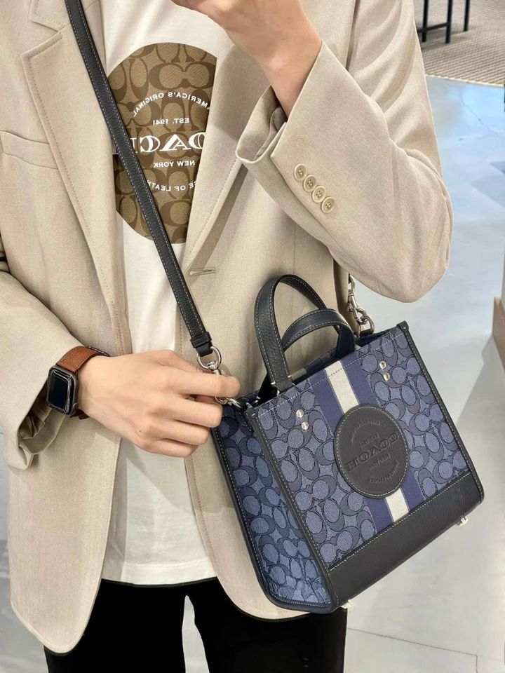 JuzBeauty_JuzBeautyMalaysia_JuzPretty_Authentic_Kbeauty_Malaysia_Skin_Care_Cosmetics_Jbeauty_Health_Care_korean_streetwear_US_Luxury_COACH C8417 Dempsey Tote 22 In Signature Jacquard With Stripe And Coach Patch 托特包4