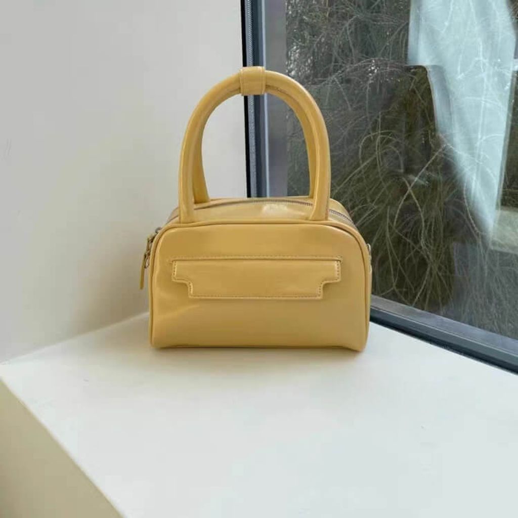 【FINDKAPOOR】 MARTY LAURA BAG 21 CRINKLED FIND KAPOOR Marty Laura Bag 21 Crinkled 斜挎包– JuzBeauty