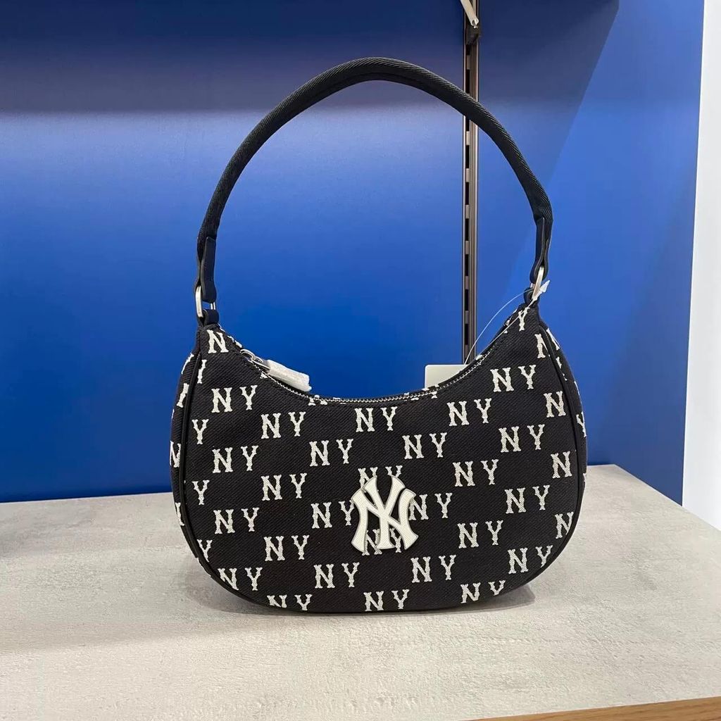 JuzBeauty-JuzBeautyMalaysia-JuzPretty-Authentic-Kbeauty-Malaysia-Skin-Care-Cosmetics-Jbeauty-Health-Care-korean-streetwear-MLB Classic Monogram Jacquard Hobo Bag New York Yankees 腋下包 3ABQS014N6