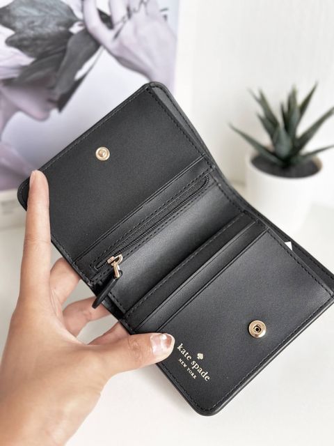 JuzBeauty_JuzBeautyMalaysia_JuzPretty_Authentic_Kbeauty_Malaysia_Skin_Care_Cosmetics_Jbeauty_Health_Care_korean_streetwear_US_Luxury_KATE SPADE KC581 Madison Saffiano Leather Small Bifold Wallet in Black 钱包4.jpg