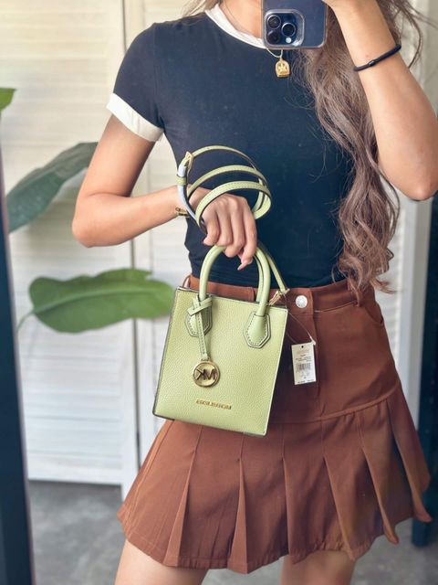 JuzBeauty_JuzBeautyMalaysia_JuzPretty_Authentic_Kbeauty_Malaysia_Skin_Care_Cosmetics_Jbeauty_Health_Care_korean_streetwear_US_Luxury_MICHAEL KORS 35S1GM9T0L Mercer Extra-small Pebbled Leather Crossbody Bag Light Sage 琴谱包4
