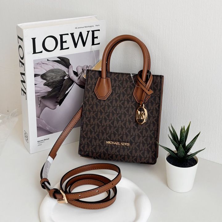 JuzBeauty_JuzBeautyMalaysia_JuzPretty_Authentic_Kbeauty_Malaysia_Skin_Care_Cosmetics_Jbeauty_Health_Care_korean_streetwear_US_Luxury_MICHAEL KORS 35T1GM9C0l Mercer Extra-small Pebbled Leather Crossbody Bag Brown 琴谱包7