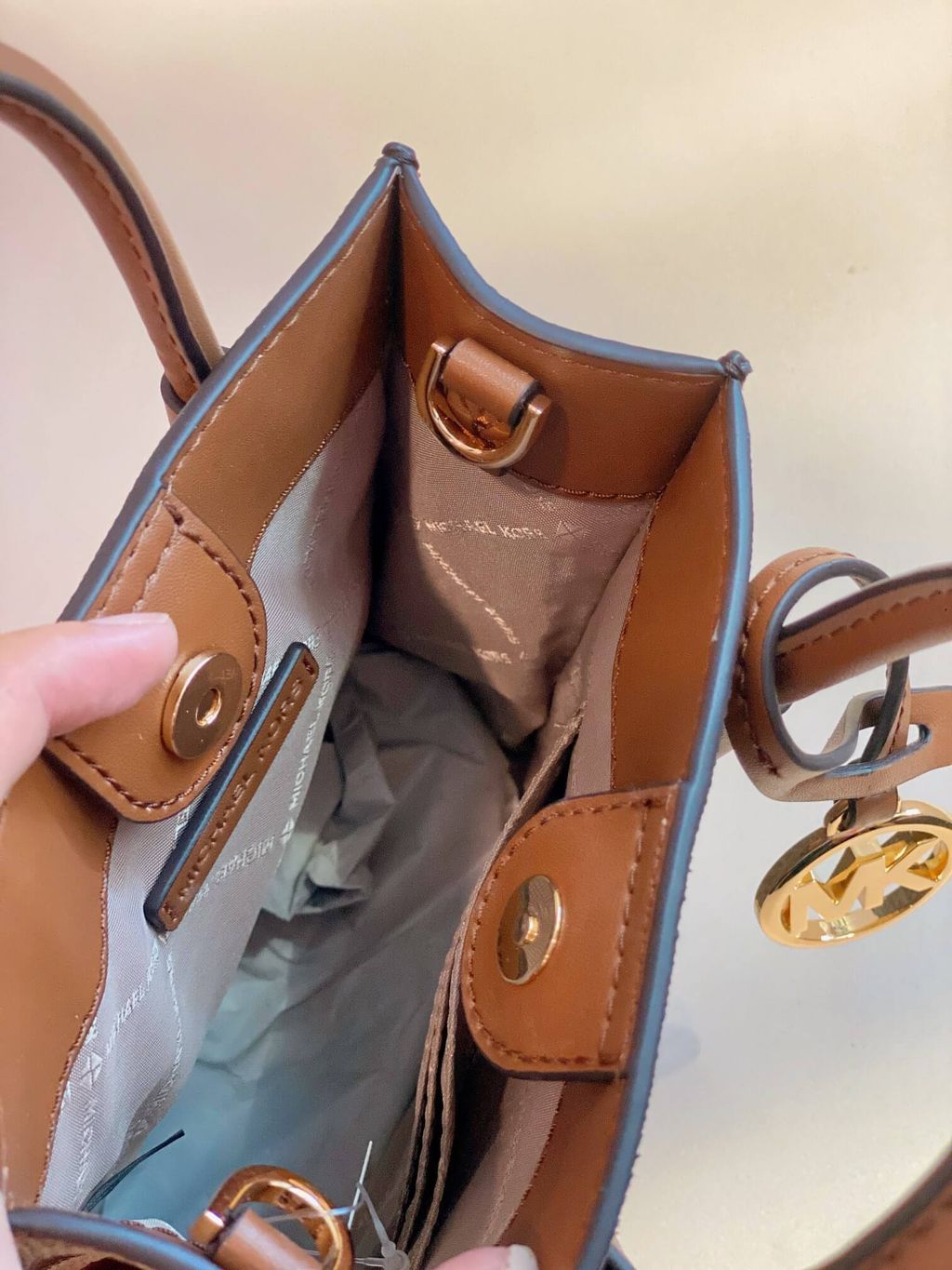 JuzBeauty_JuzBeautyMalaysia_JuzPretty_Authentic_Kbeauty_Malaysia_Skin_Care_Cosmetics_Jbeauty_Health_Care_korean_streetwear_US_Luxury_MICHAEL KORS 35T1GM9C0l Mercer Extra-small Pebbled Leather Crossbody Bag Brown 琴谱包2.jpg