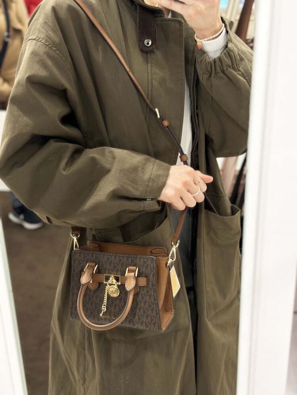 JuzBeauty_JuzBeautyMalaysia_JuzPretty_Authentic_Kbeauty_Malaysia_Skin_Care_Cosmetics_Jbeauty_Health_Care_korean_streetwear_US_Luxury_MICHAEL KORS 35H1GHMS0B Hamilton Extra-small Leather Satchel In Brown 单肩包5