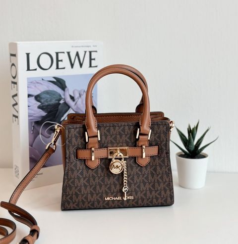 JuzBeauty_JuzBeautyMalaysia_JuzPretty_Authentic_Kbeauty_Malaysia_Skin_Care_Cosmetics_Jbeauty_Health_Care_korean_streetwear_US_Luxury_MICHAEL KORS 35H1GHMS0B Hamilton Extra-small Leather Satchel In Brown 单肩包2