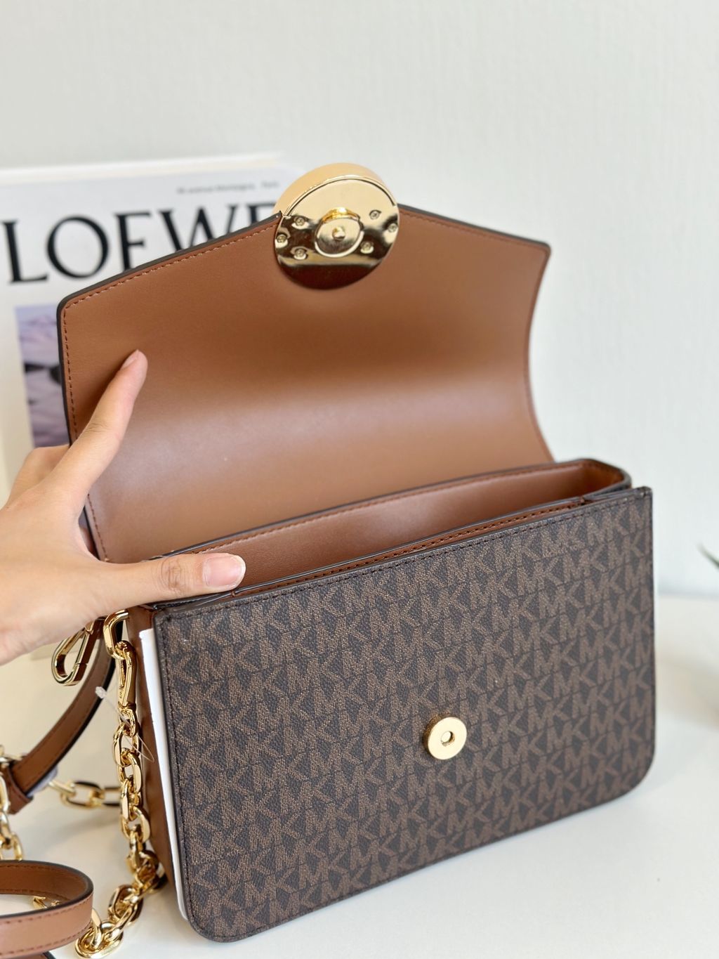 JuzBeauty_JuzBeautyMalaysia_JuzPretty_Authentic_Kbeauty_Malaysia_Skin_Care_Cosmetics_Jbeauty_Health_Care_korean_streetwear_US_Luxury_MICHAEL KORS 35S2GNML2B Carmen Convertible Shoulder Bag In Brown 斜挎包5