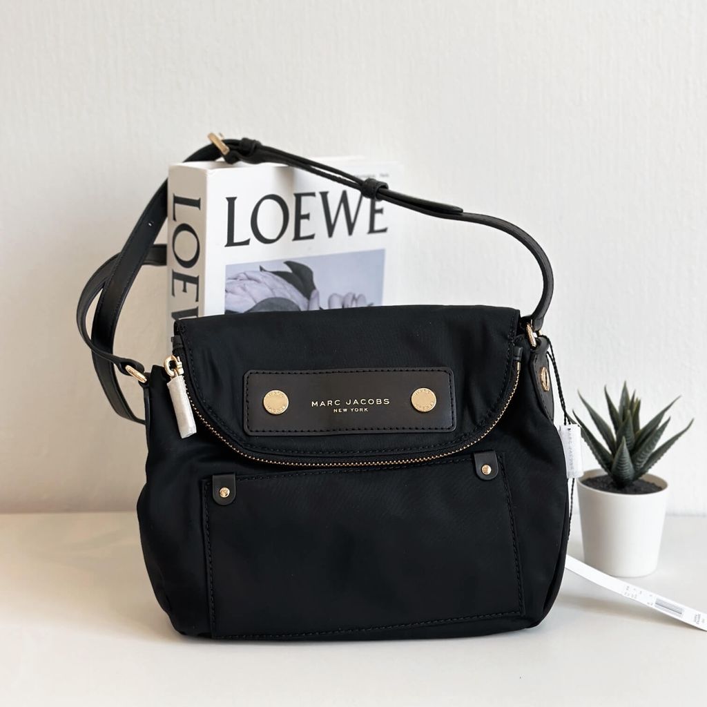 JuzBeauty_JuzBeautyMalaysia_JuzPretty_Authentic_Kbeauty_Malaysia_Skin_Care_Cosmetics_Jbeauty_Health_Care_korean_streetwear_US_Luxury_MARC JACOBS M0012909 Preppy Nylon Mini Natasha Crossbody Bag In Black 斜挎包3