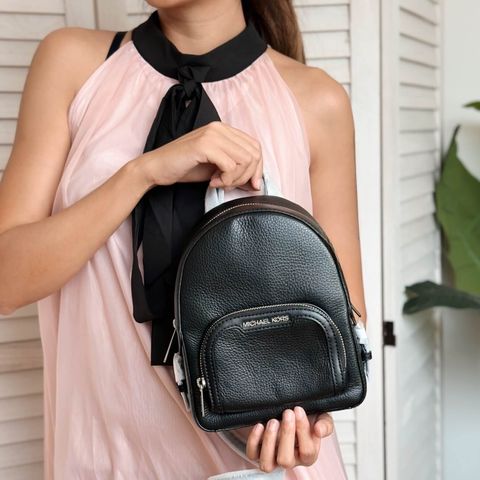 JuzBeauty_JuzBeautyMalaysia_JuzPretty_Authentic_Kbeauty_Malaysia_Skin_Care_Cosmetics_Jbeauty_Health_Care_korean_streetwear_US_Luxury_MICHAEL KORS 35T2S8TB1L Jaycee Mini Pebbled Leather Backpack In Black 迷你背包2