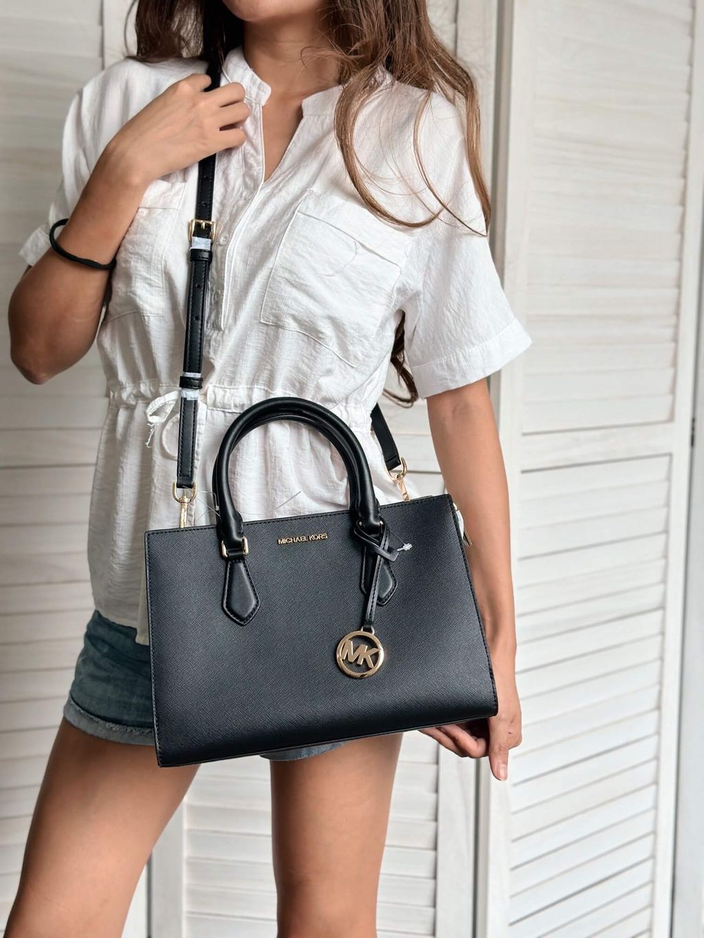 JuzBeauty_JuzBeautyMalaysia_JuzPretty_Authentic_Kbeauty_Malaysia_Skin_Care_Cosmetics_Jbeauty_Health_Care_korean_streetwear_US_Luxury_MICHAEL KORS 35S3G6HS2L Sheila Medium Faux Saffiano Leather Satchel In Black 斜挎包6.jpg