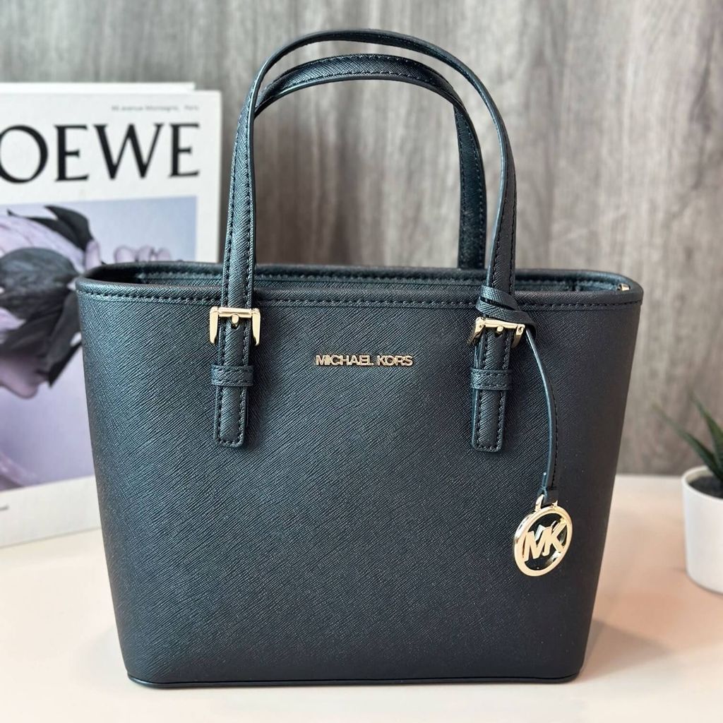 JuzBeauty_JuzBeautyMalaysia_JuzPretty_Authentic_Kbeauty_Malaysia_Skin_Care_Cosmetics_Jbeauty_Health_Care_korean_streetwear_US_Luxury_MICHAEL KORS 35T9GTVT0L Jet Set Travel Extra-small Saffiano Leather Top-zip Tote Bag 托特包3