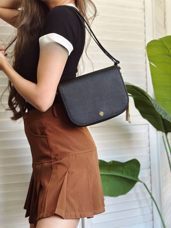 JuzBeauty_JuzBeautyMalaysia_JuzPretty_Authentic_Kbeauty_Malaysia_Skin_Care_Cosmetics_Jbeauty_Health_Care_korean_streetwear_US_Luxury_TORY BURCH 1348390522 Emerson Crossbody In Black 斜挎包5