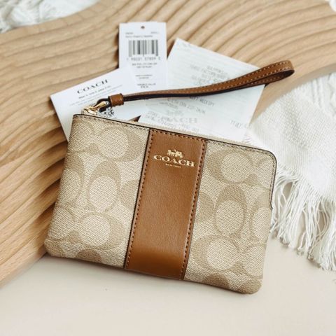 JuzBeauty_JuzBeautyMalaysia_JuzPretty_Authentic_Kbeauty_Malaysia_Skin_Care_Cosmetics_Jbeauty_Health_Care_korean_streetwear_US_Luxury_COACH F58035 Corner Zip Wristlet In Signature Coated Canvas With Leather Stripe Khaki Saddle 手拿包