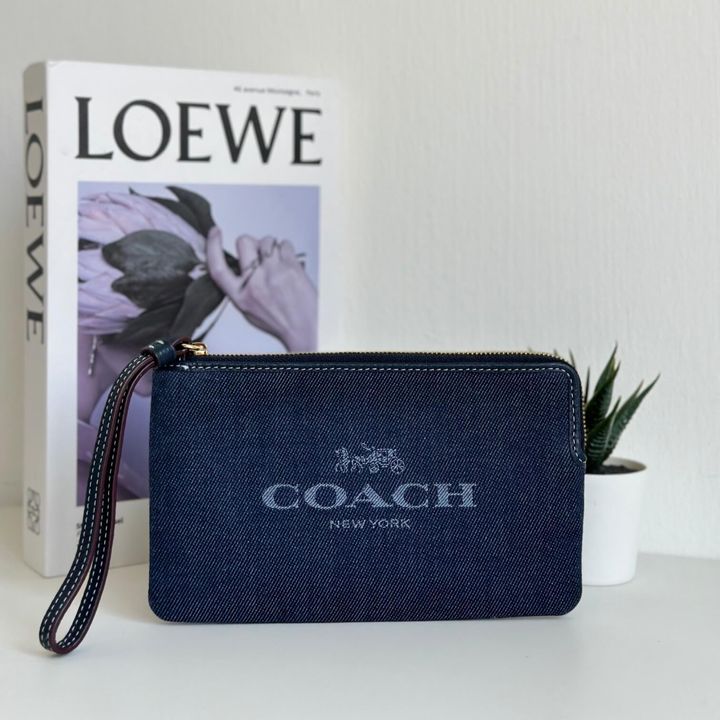 JuzBeauty_JuzBeautyMalaysia_JuzPretty_Authentic_Kbeauty_Malaysia_Skin_Care_Cosmetics_Jbeauty_Health_Care_korean_streetwear_US_Luxury_COACH CH386 Large Corner Zip Wristlet With Logo In Denim 手拿包2