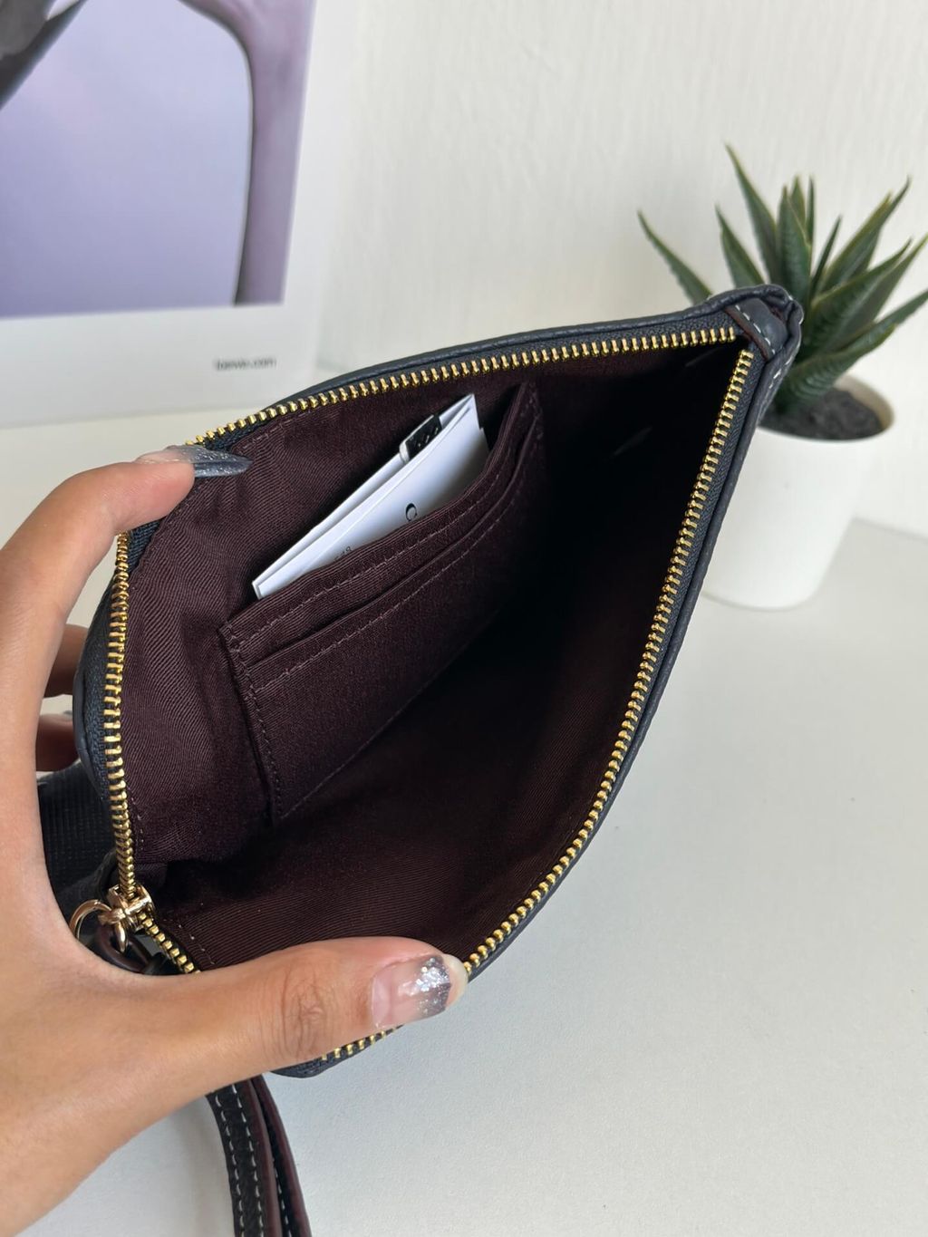 JuzBeauty_JuzBeautyMalaysia_JuzPretty_Authentic_Kbeauty_Malaysia_Skin_Care_Cosmetics_Jbeauty_Health_Care_korean_streetwear_US_Luxury_COACH CH386 Large Corner Zip Wristlet With Logo In Denim 手拿包3.jpg