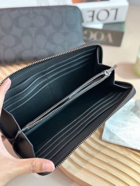 JuzBeauty_JuzBeautyMalaysia_JuzPretty_Authentic_Kbeauty_Malaysia_Skin_Care_Cosmetics_Jbeauty_Health_Care_korean_streetwear_US_Luxury_COACH F25517 Accordion Wallet In Signature Canvas In Black Oxblood 男士长钱包 4.jpg