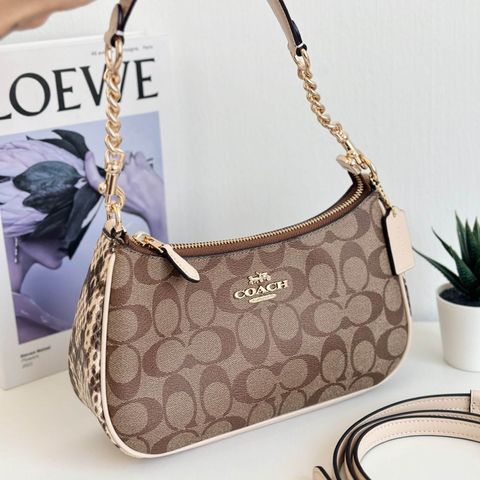 JuzBeauty_JuzBeautyMalaysia_JuzPretty_Authentic_Kbeauty_Malaysia_Skin_Care_Cosmetics_Jbeauty_Health_Care_korean_streetwear_US_Luxury_COACH CC323 Teri Shoulder Bag In Signature Canvas Khaki Chalk Multi 腋下包4