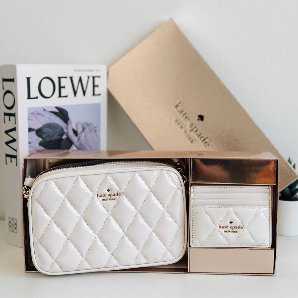 JuzBeauty_JuzBeautyMalaysia_JuzPretty_Authentic_Kbeauty_Malaysia_Skin_Care_Cosmetics_Jbeauty_Health_Care_korean_streetwear_US_Luxury_KATE SPADE KE818 Glimmer Quilted Patent Leather Boxed Crossbody Bag Set In White 链条相机包+卡包礼盒1