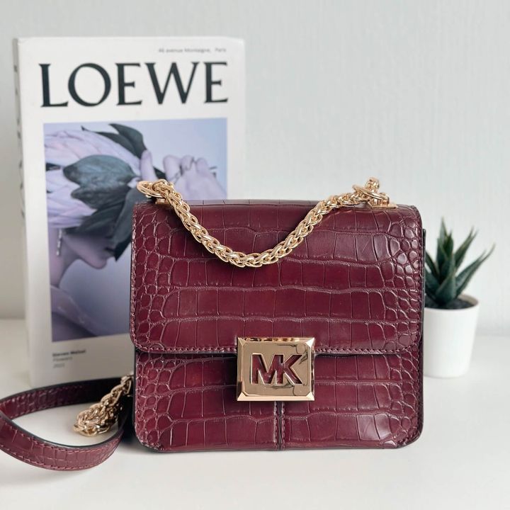 JuzBeauty_JuzBeautyMalaysia_JuzPretty_Authentic_Kbeauty_Malaysia_Skin_Care_Cosmetics_Jbeauty_Health_Care_korean_streetwear_US_Luxury_MICHAEL KORS 35F1G6SS1E Sonia Small Crocodile Embossed Faux Leather Shoulder Bag In Merlot 斜挎包1