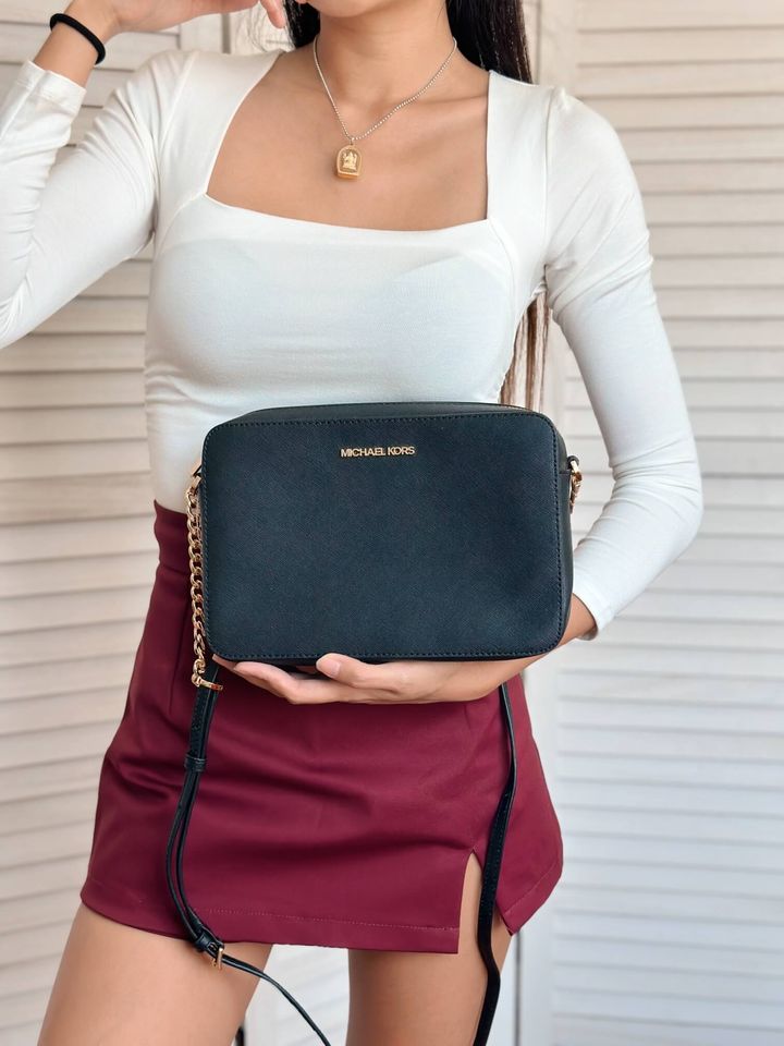 JuzBeauty_JuzBeautyMalaysia_JuzPretty_Authentic_Kbeauty_Malaysia_Skin_Care_Cosmetics_Jbeauty_Health_Care_korean_streetwear_US_Luxury_MICHAEL KORS 35T8GTTC9L Jet Set Item Large EW Crossbody Bag Leather in Black 斜挎相机包2.jpg