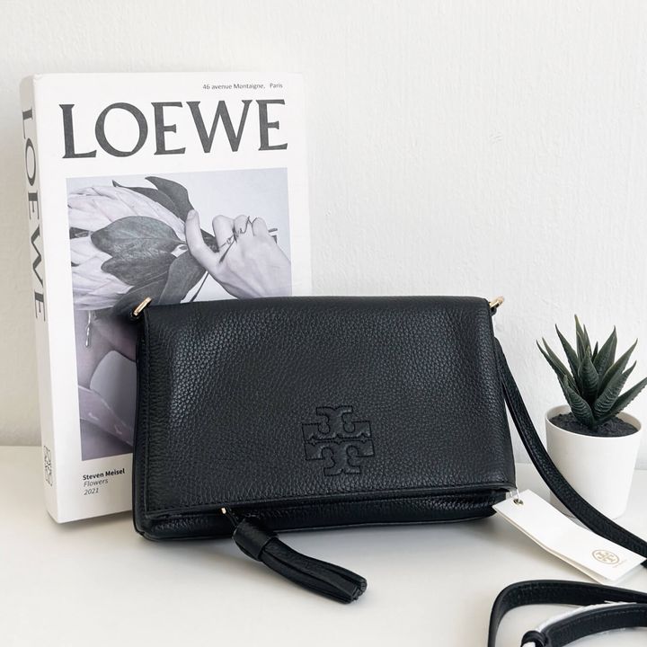 JuzBeauty_JuzBeautyMalaysia_JuzPretty_Authentic_Kbeauty_Malaysia_Skin_Care_Cosmetics_Jbeauty_Health_Care_korean_streetwear_US_Luxury_TORY BURCH 67291 0120 Thea Mini Foldover Crossbody Bag In Black 斜挎包1