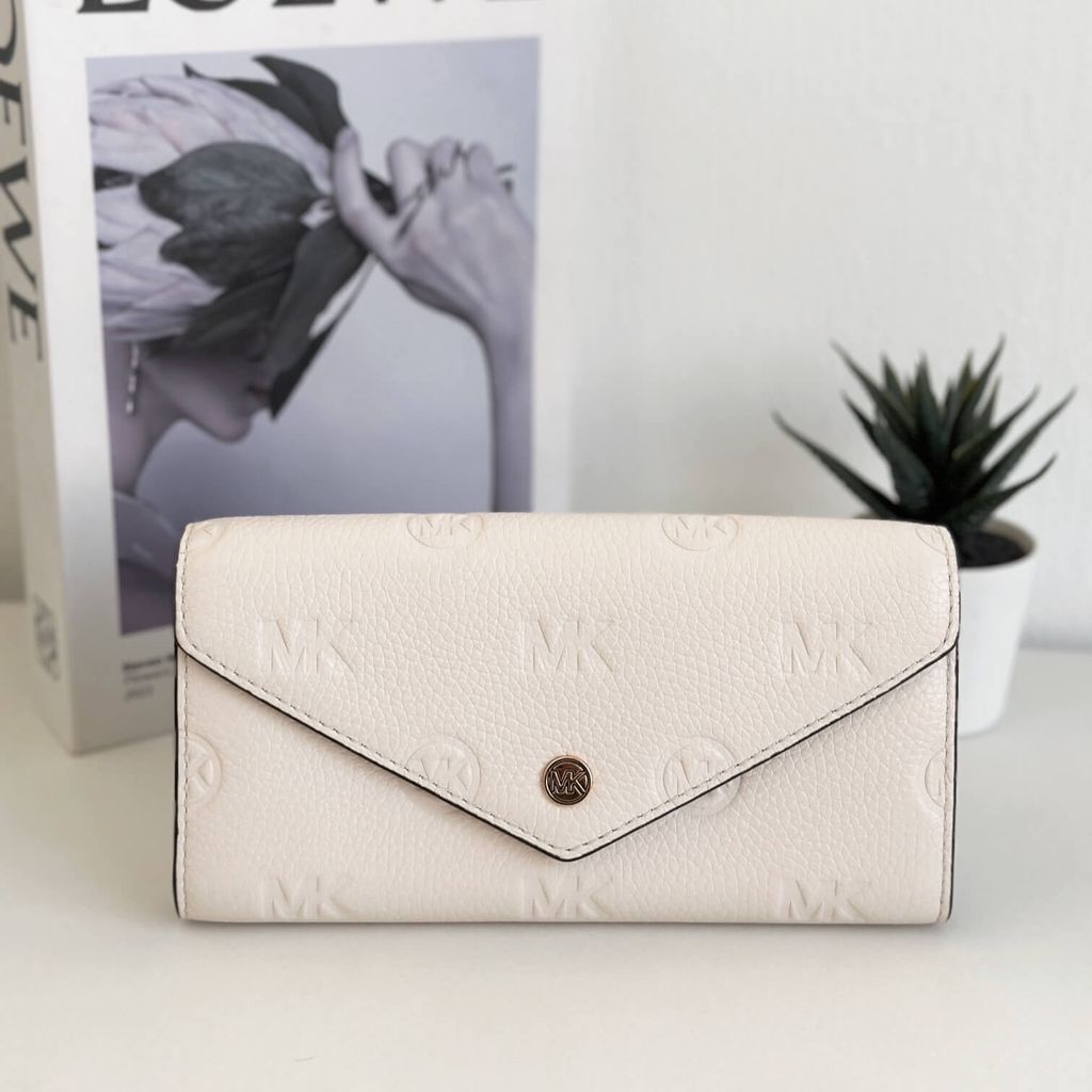 JuzBeauty_JuzBeautyMalaysia_JuzPretty_Authentic_Kbeauty_Malaysia_Skin_Care_Cosmetics_Jbeauty_Health_Care_korean_streetwear_US_Luxury_MICHAEL KORS 35F3GTVE7T Jet Set Travel Large Logo Embossed Leather Envelope Wallet In Lt Cream 女士长钱包1