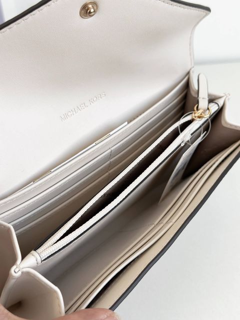 JuzBeauty_JuzBeautyMalaysia_JuzPretty_Authentic_Kbeauty_Malaysia_Skin_Care_Cosmetics_Jbeauty_Health_Care_korean_streetwear_US_Luxury_MICHAEL KORS 35F3GTVE7T Jet Set Travel Large Logo Embossed Leather Envelope Wallet In Lt Cream 女士长钱包3.jpg