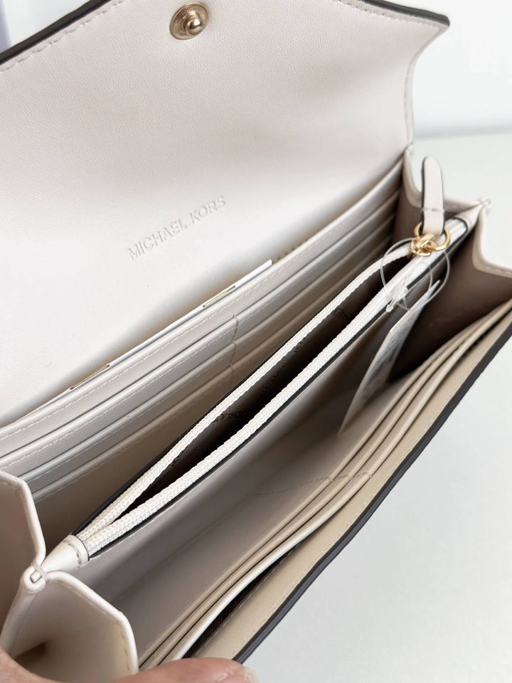 JuzBeauty_JuzBeautyMalaysia_JuzPretty_Authentic_Kbeauty_Malaysia_Skin_Care_Cosmetics_Jbeauty_Health_Care_korean_streetwear_US_Luxury_MICHAEL KORS 35F3GTVE7T Jet Set Travel Large Logo Embossed Leather Envelope Wallet In Lt Cream 女士长钱包3.jpg