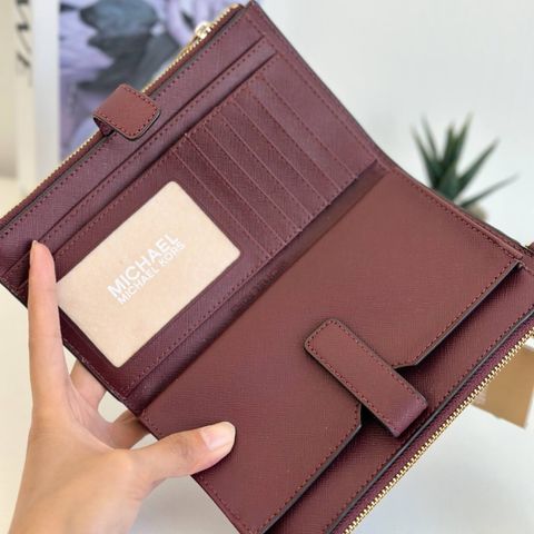 JuzBeauty_JuzBeautyMalaysia_JuzPretty_Authentic_Kbeauty_Malaysia_Skin_Care_Cosmetics_Jbeauty_Health_Care_korean_streetwear_US_Luxury_MICHAEL KORS 35F8GTVW0L Jet Set Travel Double Zip Wristlet Phone Wallet In Merlot 女士手拿包2