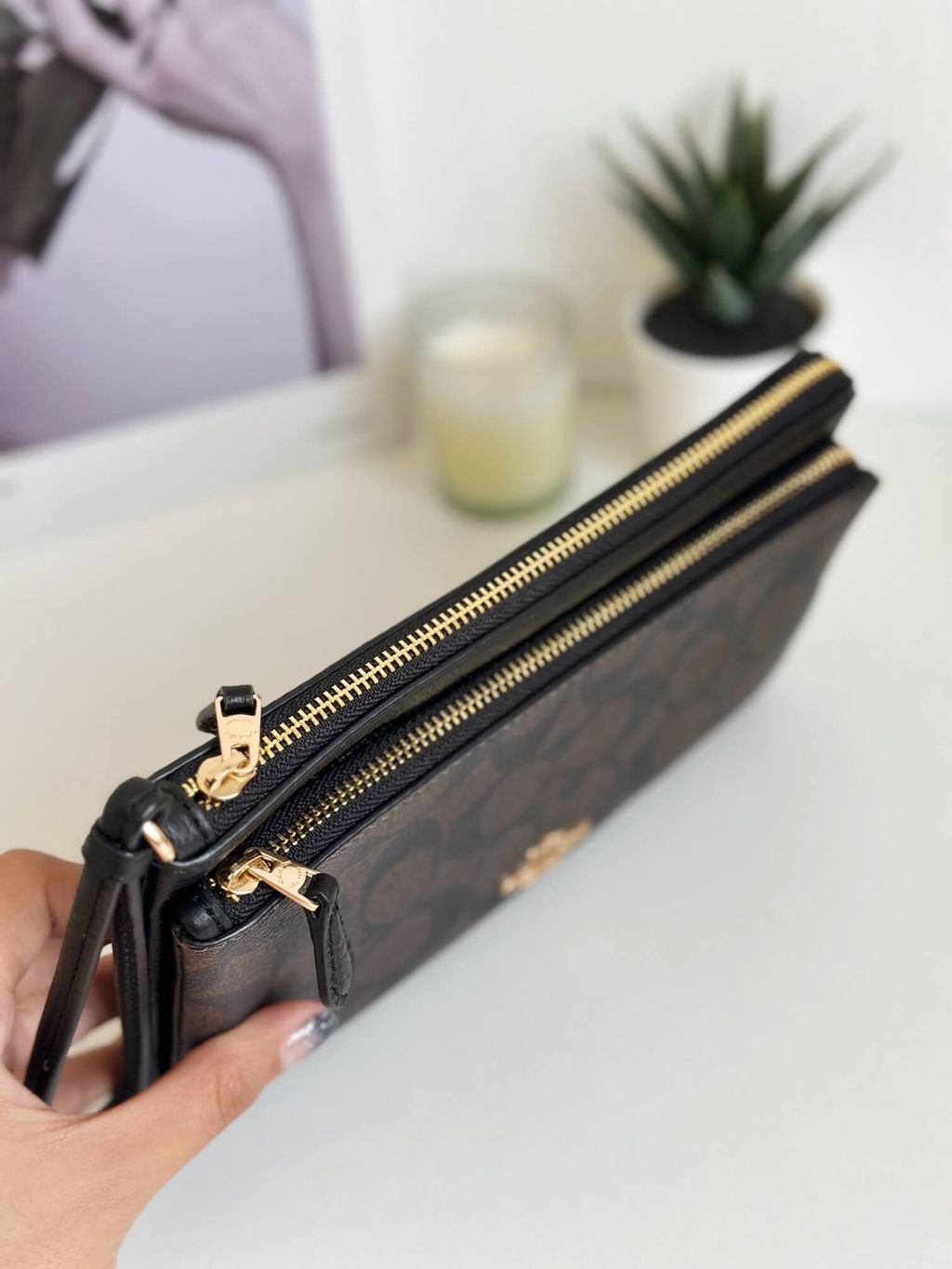 JuzBeauty_JuzBeautyMalaysia_JuzPretty_Authentic_Kbeauty_Malaysia_Skin_Care_Cosmetics_Jbeauty_Health_Care_korean_streetwear_US_Luxury_COACH C5576 Signature Double Zip Wallet In Black Brown 女士手拿包4.jpg