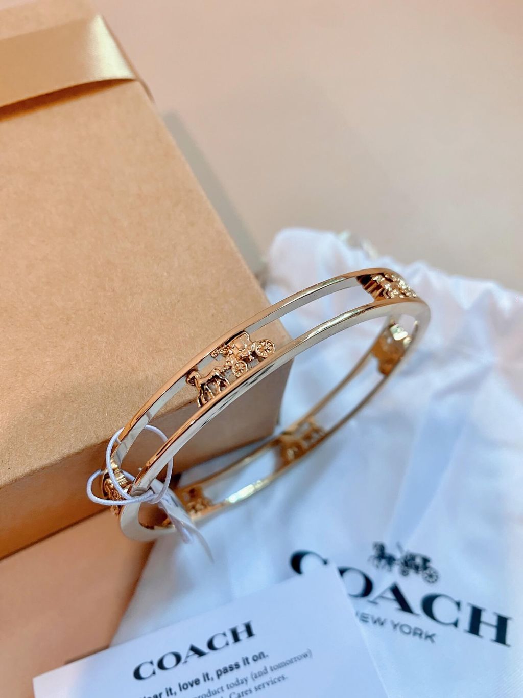 JuzBeauty_JuzBeautyMalaysia_JuzPretty_Authentic_Kbeauty_Malaysia_Skin_Care_Cosmetics_Jbeauty_Health_Care_korean_streetwear_US_Luxury_COACH 5964 Horse And Carriage Bangle In Gold 手环4.jpg