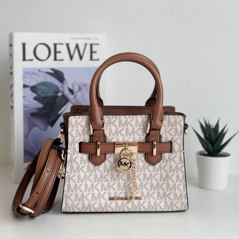 JuzBeauty_JuzBeautyMalaysia_JuzPretty_Authentic_Kbeauty_Malaysia_Skin_Care_Cosmetics_Jbeauty_Health_Care_korean_streetwear_US_Luxury_MICHAEL KORS 35H1GHMS0B Hamilton Extra-Small Leather Satchel In Vanilla 单肩包3