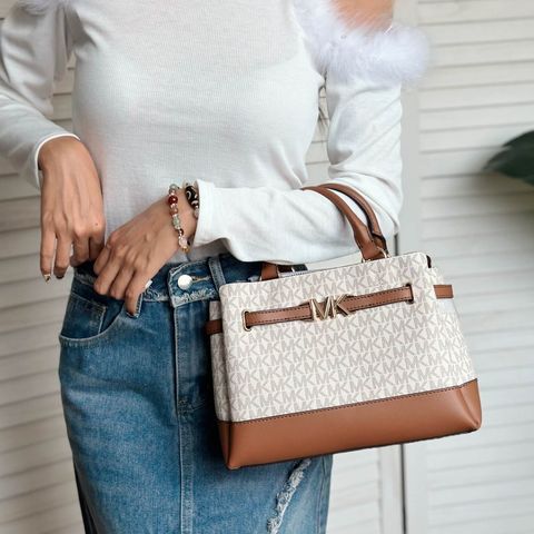 JuzBeauty_JuzBeautyMalaysia_JuzPretty_Authentic_Kbeauty_Malaysia_Skin_Care_Cosmetics_Jbeauty_Health_Care_korean_streetwear_US_Luxury_MICHAEL KORS 35S3G6RS1B Reed Small Belted Logo Satchel In Vanilla 戴妃包2