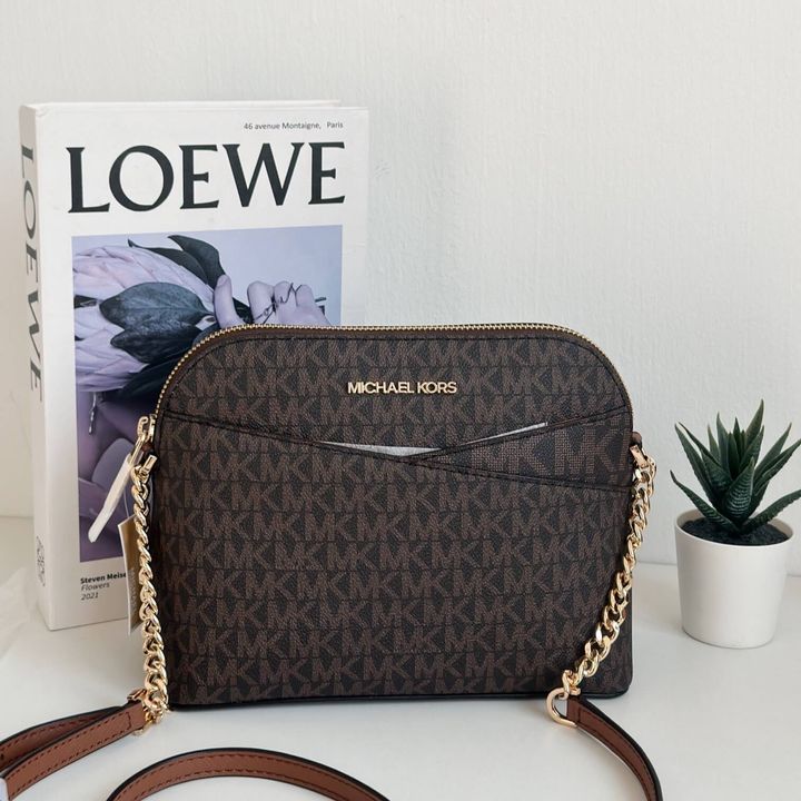JuzBeauty_JuzBeautyMalaysia_JuzPretty_Authentic_Kbeauty_Malaysia_Skin_Care_Cosmetics_Jbeauty_Health_Care_korean_streetwear_US_Luxury_MICHAEL KORS 35F1GTVC6B Jet Set Travel Medium Logo Dome Crossbody Bag in Brown 贝壳包5