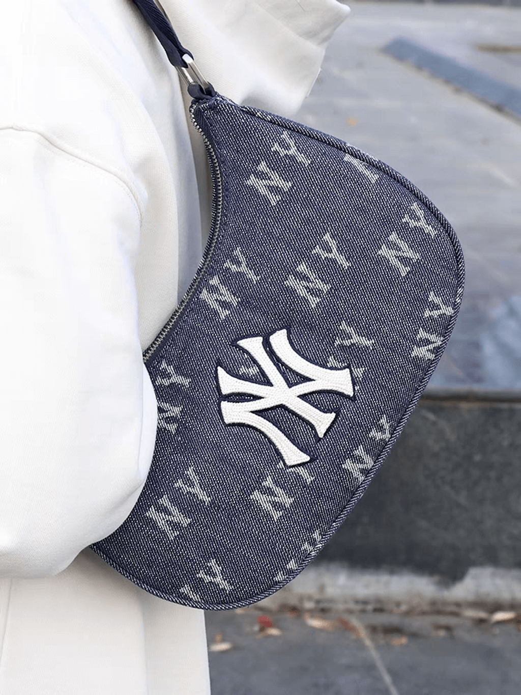 JuzBeauty-JuzBeautyMalaysia-JuzPretty-Authentic-Kbeauty-Malaysia-Skin-Care-Cosmetics-Jbeauty-Health-Care-korean-streetwear-MLB Classic Monogram Denim Hobo Bag New York Yankees 牛仔腋下包14