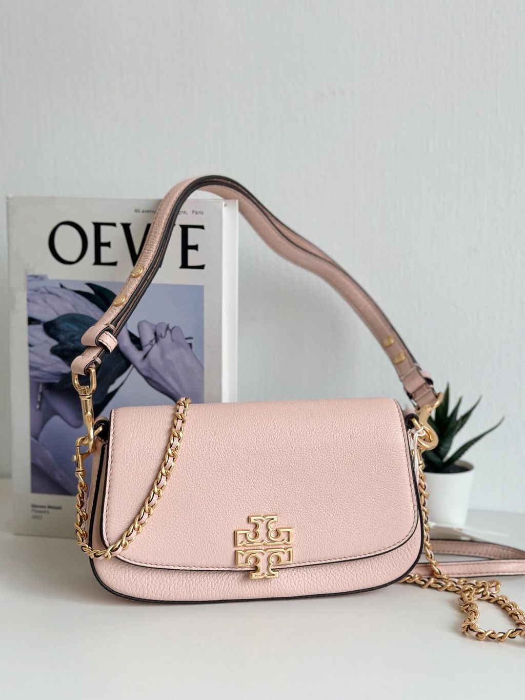 JuzBeauty_JuzBeautyMalaysia_JuzPretty_Authentic_Kbeauty_Malaysia_Skin_Care_Cosmetics_Jbeauty_Health_Care_korean_streetwear_US_Luxury_TORY BURCH 138772 Britten Convertible Crossbody in Shell Pink 腋下包5