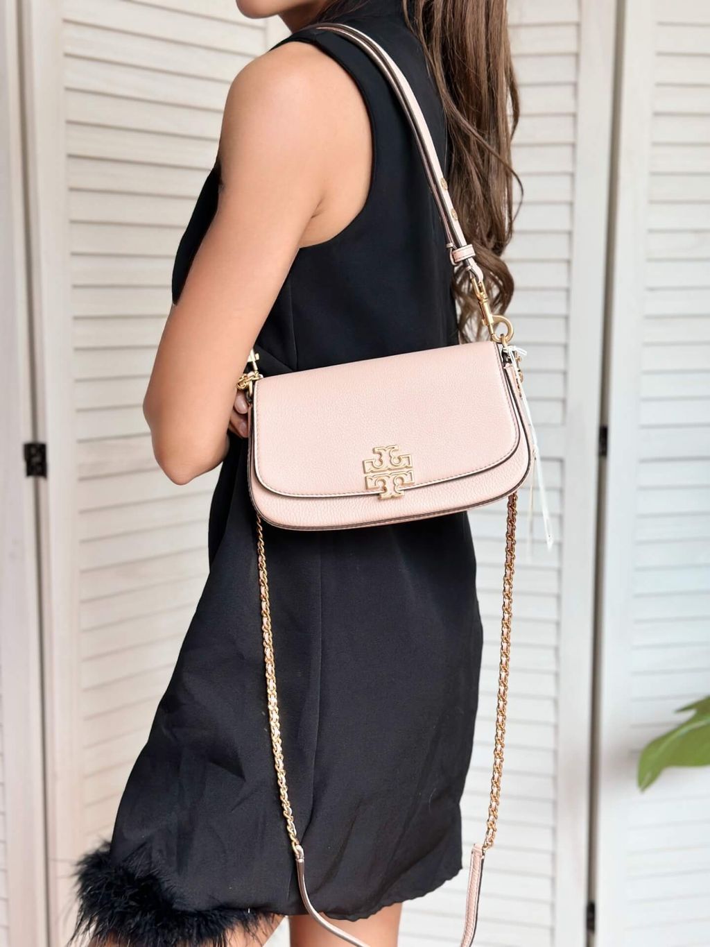 JuzBeauty_JuzBeautyMalaysia_JuzPretty_Authentic_Kbeauty_Malaysia_Skin_Care_Cosmetics_Jbeauty_Health_Care_korean_streetwear_US_Luxury_TORY BURCH 138772 Britten Convertible Crossbody in Shell Pink 腋下包2