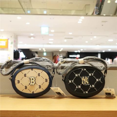 JuzBeauty-JuzBeautyMalaysia-JuzPretty-Authentic-Kbeauty-Malaysia-Skin-Care-Cosmetics-Jbeauty-Health-Care-korean-streetwear-MLB Diamond Monogram Round Cross Bag 斜挎包 7ACRMD44N8