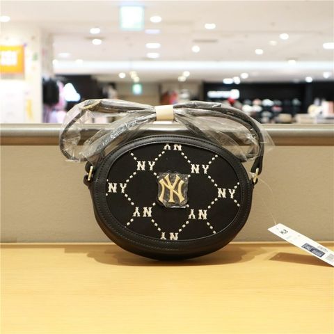 JuzBeauty-JuzBeautyMalaysia-JuzPretty-Authentic-Kbeauty-Malaysia-Skin-Care-Cosmetics-Jbeauty-Health-Care-korean-streetwear-MLB Diamond Monogram Round Cross Bag 斜挎包 7ACRMD44N1