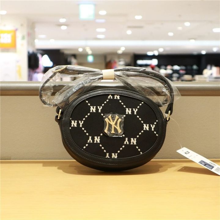 JuzBeauty-JuzBeautyMalaysia-JuzPretty-Authentic-Kbeauty-Malaysia-Skin-Care-Cosmetics-Jbeauty-Health-Care-korean-streetwear-MLB Diamond Monogram Round Cross Bag 斜挎包 7ACRMD44N1