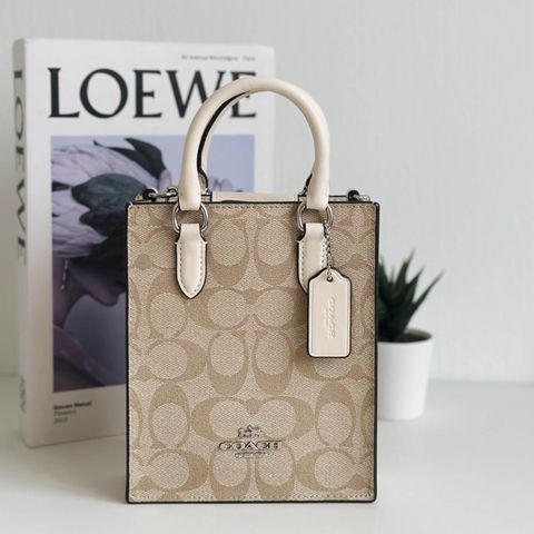 JuzBeauty_JuzBeautyMalaysia_JuzPretty_Authentic_Kbeauty_Malaysia_Skin_Care_Cosmetics_Jbeauty_Health_Care_korean_streetwear_US_Luxury_COACH CJ494 North South Mini Tote In Signature Canvas In Khaki 琴谱包3