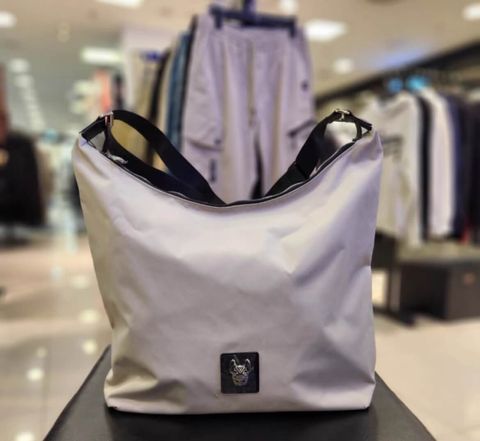 JuzBeauty-JuzBeautyMalaysia-JuzPretty-Authentic-Kbeauty-Malaysia-Skin-Care-Cosmetics-Jbeauty-Health-Care-korean-streetwear-LIFEWORK Basic Soft Big Crossbody Bag 斜挎包 LW245BG9305