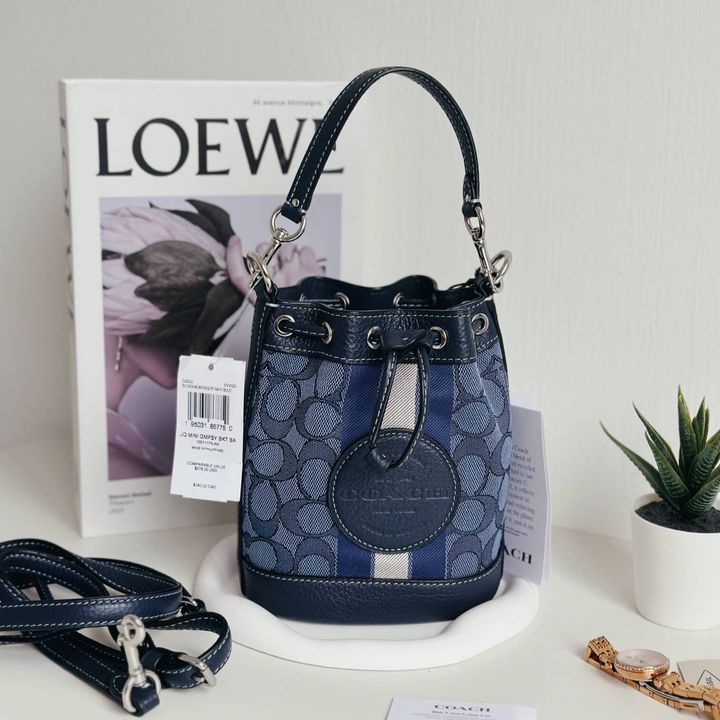 JuzBeauty_JuzBeautyMalaysia_JuzPretty_Authentic_Kbeauty_Malaysia_Skin_Care_Cosmetics_Jbeauty_Health_Care_korean_streetwear_US_Luxury_COACH C8322 Mini Dempsey Bucket Bag Signature Jacquard In Midnight Navy Multi 迷你水桶包4
